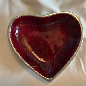 Beautiful little heart dish, perfect for candies, nuts sweethearts your jewelry